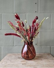 Droogbloemen met vaas rood