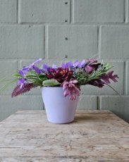 Zijden bloemen met pot in paars